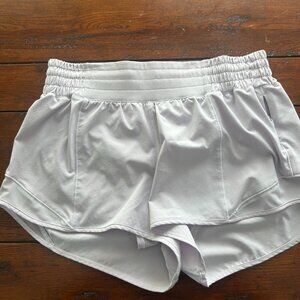 Lululemon Hotty Hot Low-Rise Lined Short 4" (Size 6) Light Purple Color